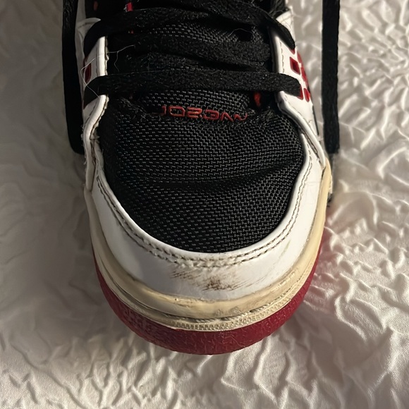 Jordans Y6 - Picture 3 of 3